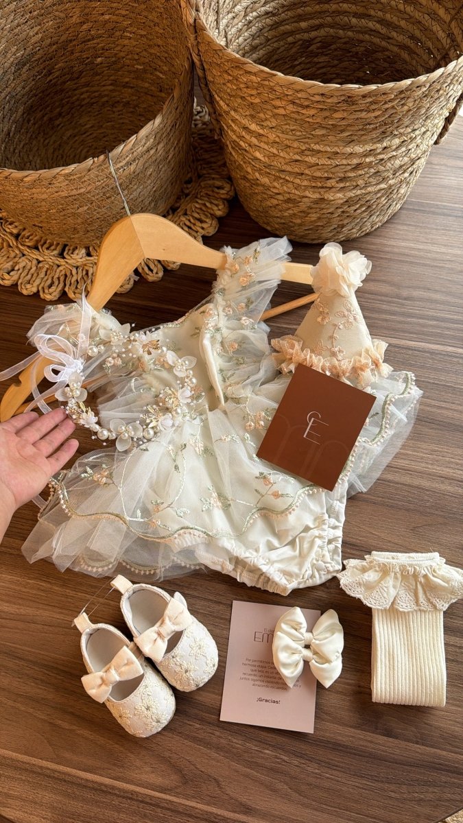 Conjunto Emma Sueño Mágico | Vestido de Encaje | Ropa de bebé y niña | El Closet de Emma