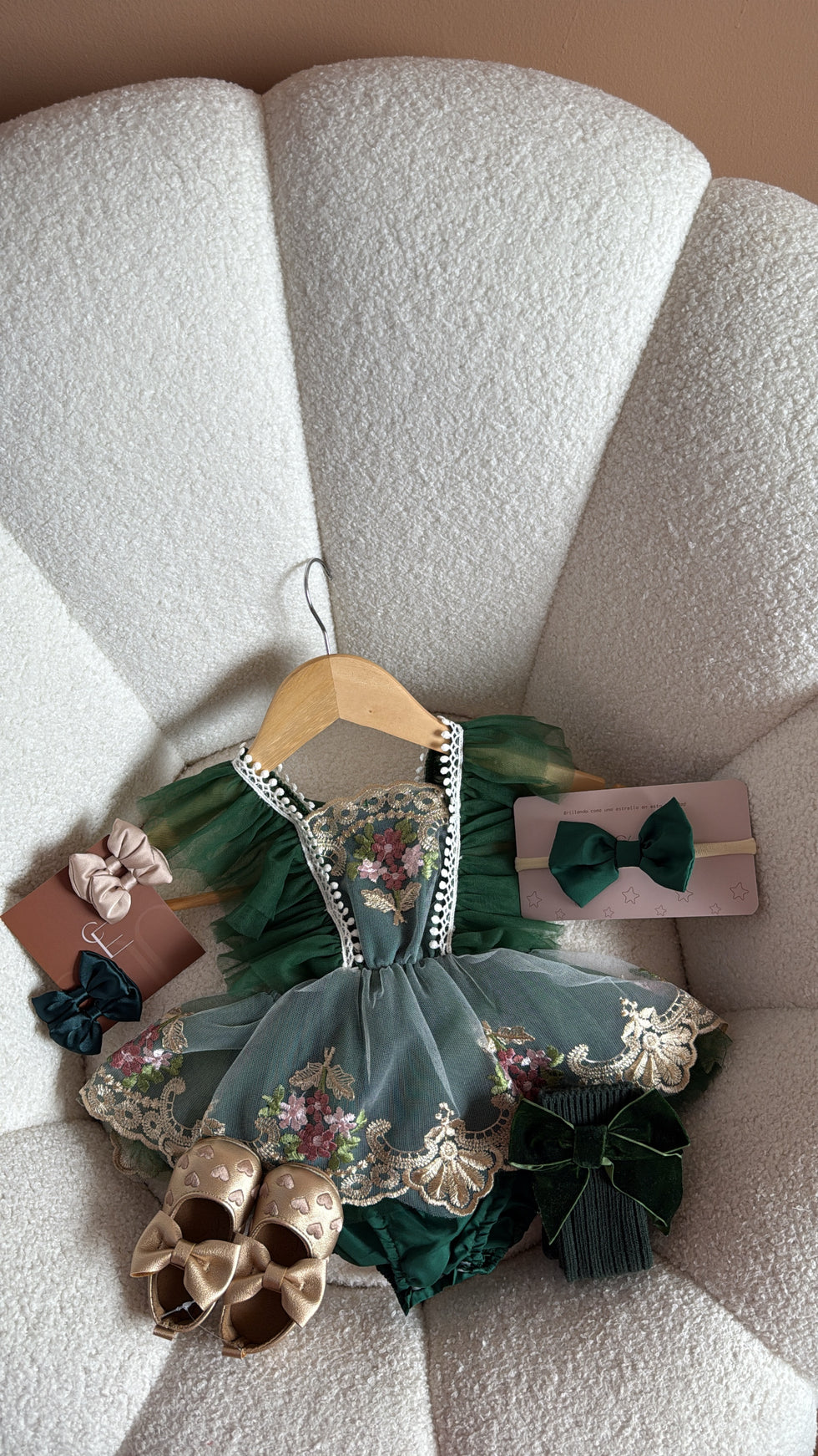 Outfit completo Vestido con bordados