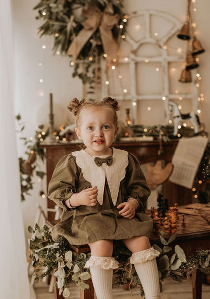 Vestido Verde Oliva con Cuello en Pico y Lazo – Colección Encanto Natural 🌿