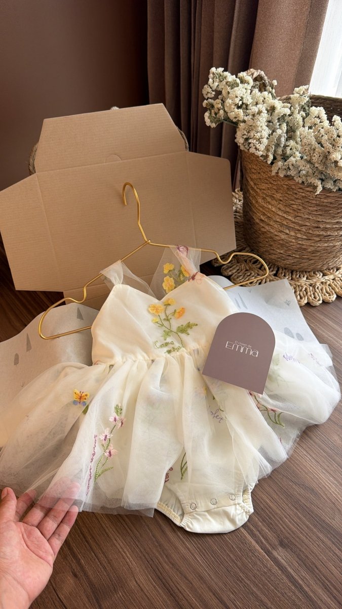 Vestido Floral marfil Tul Bordado – Edición Primavera | Vestido de Encaje | Ropa de bebé y niña | El Closet de Emma Imagen principal del producto