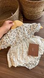 Vestido Bebé Elegante Estilo Vintage con Encaje “Sueño de Encaje” | | Ropa de bebé y niña | El Closet de Emma
