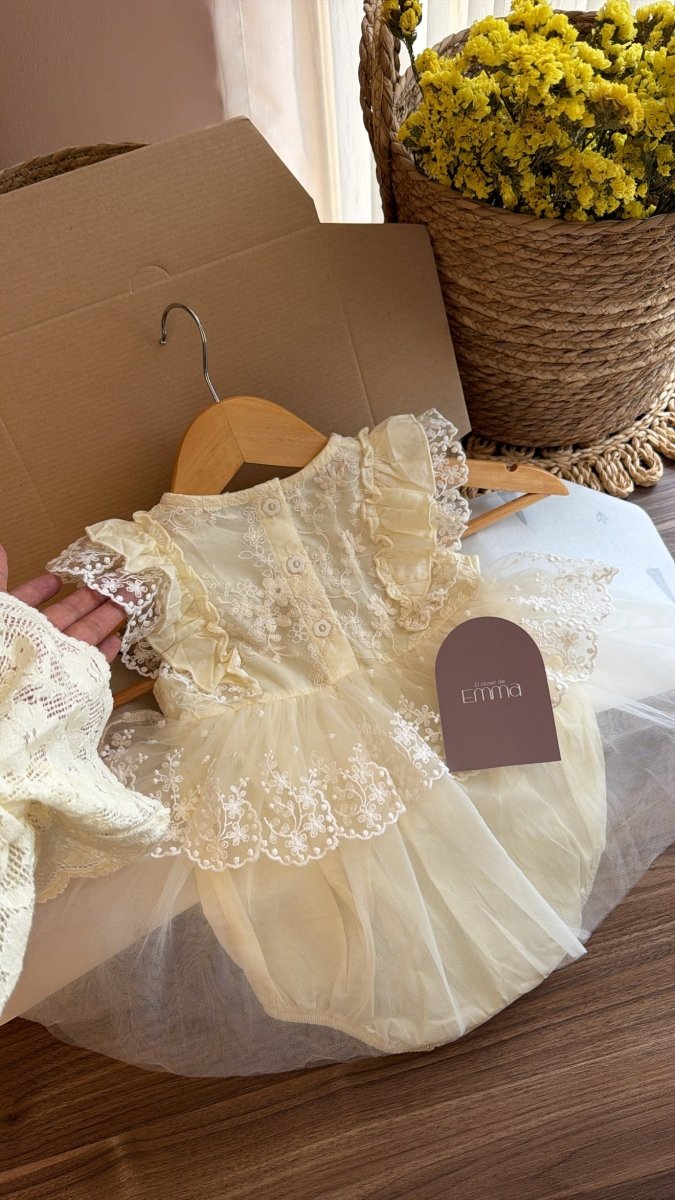 Outfit Vintage para Bebé Niña en Marfil | Vestido de Encaje con Tul, Zapatos, Medias, Tiara y Vincha de Flores | | Ropa de bebé y niña | El Closet de Emma