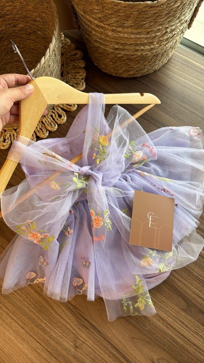 Vestido Floral Lila Tul Bordado – Edición Primavera