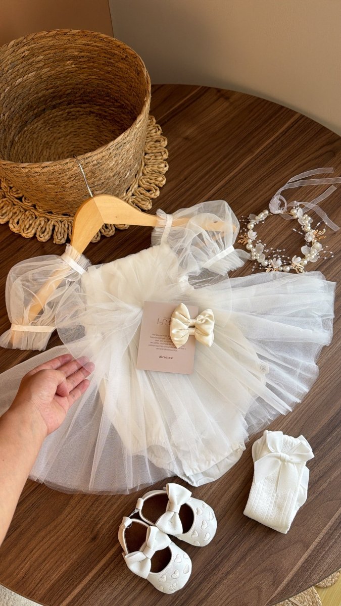 Outfit Bebé Elegante en Blanco | | Ropa de bebé y niña | El Closet de Emma Imagen principal del producto