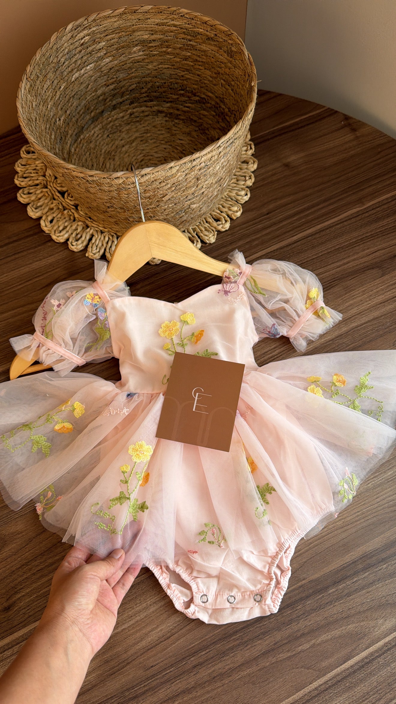 Vestido Tul Floral Pastel – Lazo Central Imagen secundaria del producto