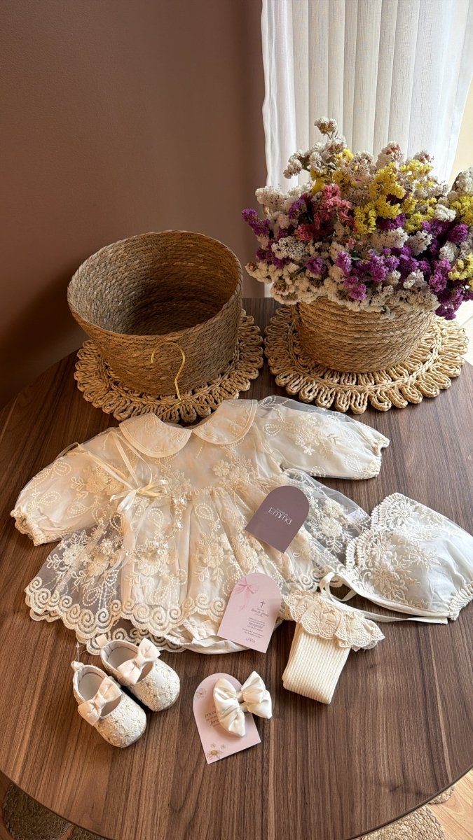 Set Vintage de Lujo en Encaje Color Perla | | Ropa de bebé y niña | El Closet de Emma Imagen principal del producto