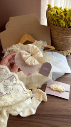 Outfit Vintage para Bebé Niña en Marfil | Vestido de Encaje con Tul, Zapatos, Medias, Tiara y Vincha de Flores | | Ropa de bebé y niña | El Closet de Emma