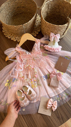 Outfit  vestido rosa con Alas de Ensueño