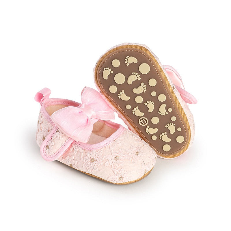 Zapatos para Bebé – Flor de Encaje Rosado Imagen secundaria del producto