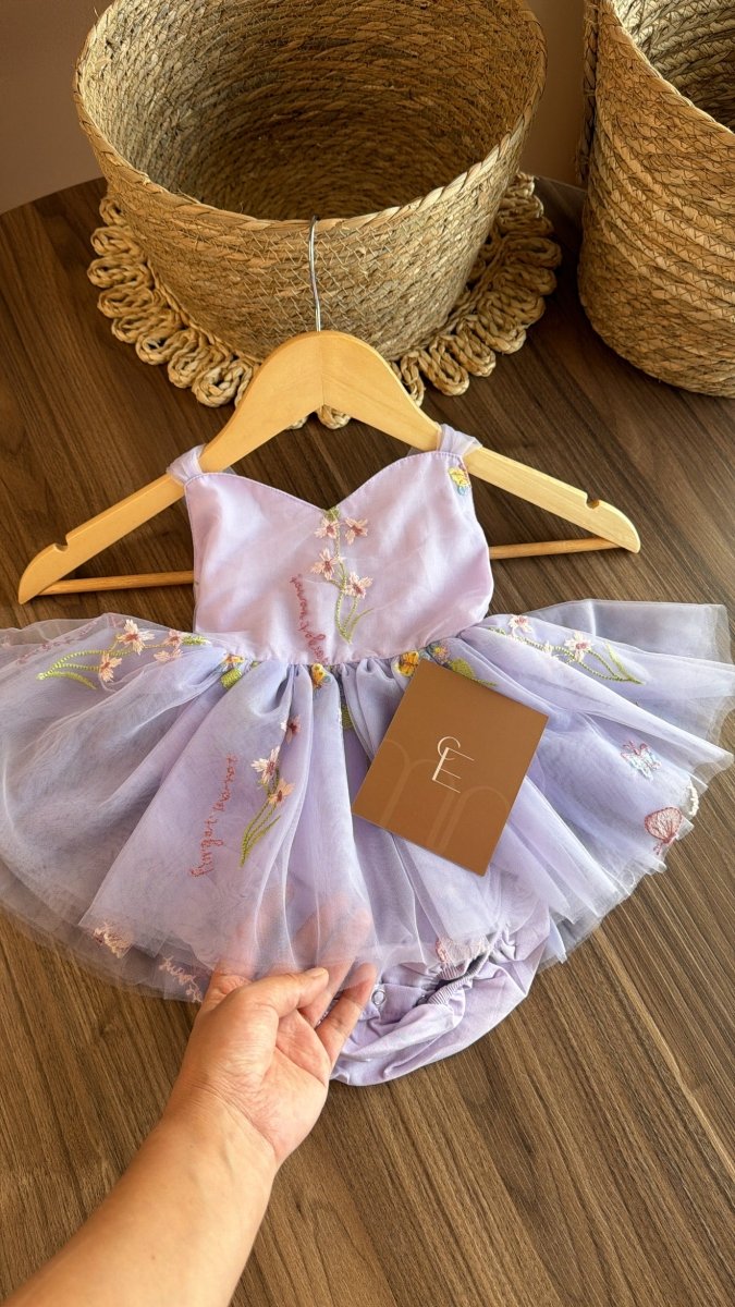 Vestido Floral Lila Tul Bordado – Edición Primavera Imagen principal del producto