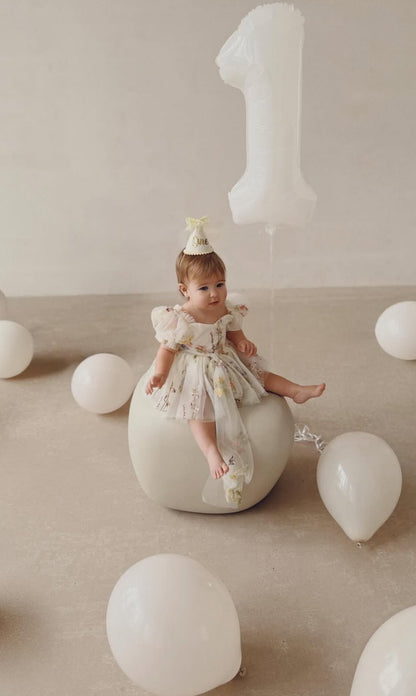 Vestido Marfil Hada Floral con Lazo de Tul y Bordados