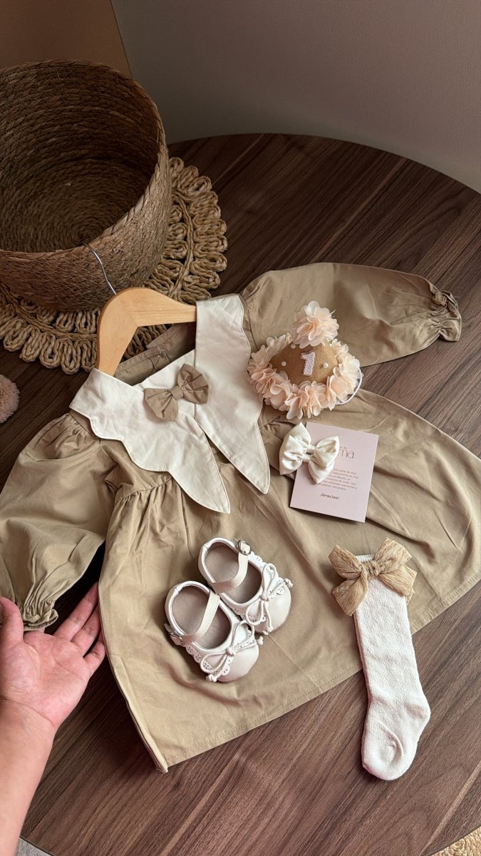 Outfit Elegancia Beige – 1er Añito Imagen principal del producto