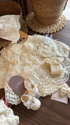 Conjunto de Bautizo para Bebé Niña Color Marfil con Encaje | Vestido, Medias, Zapatos y Accesorios | | Ropa de bebé y niña | El Closet de Emma