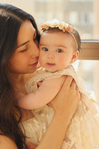 Enterizo Beige con Encaje Floral y Volantes Laterales