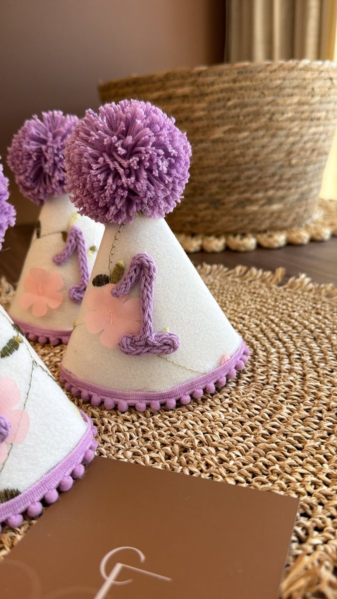 Gorrito de cumpleaños con toque vintage y elegante, ideal para celebraciones inolvidables Imagen secundaria del producto
