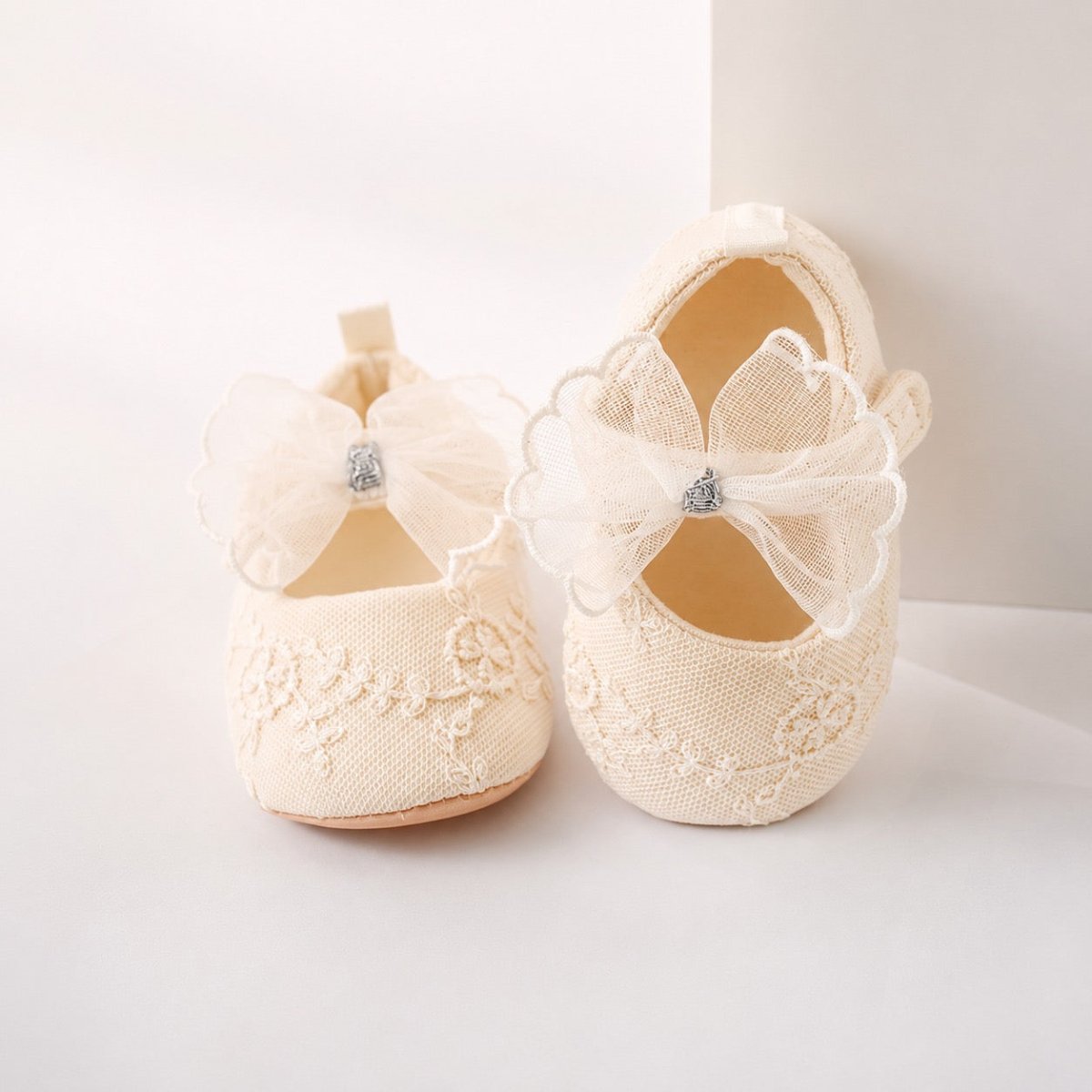 Zapato de encaje marfil | zapatos bebés | Ropa de bebé y niña | El Closet de Emma Imagen principal del producto