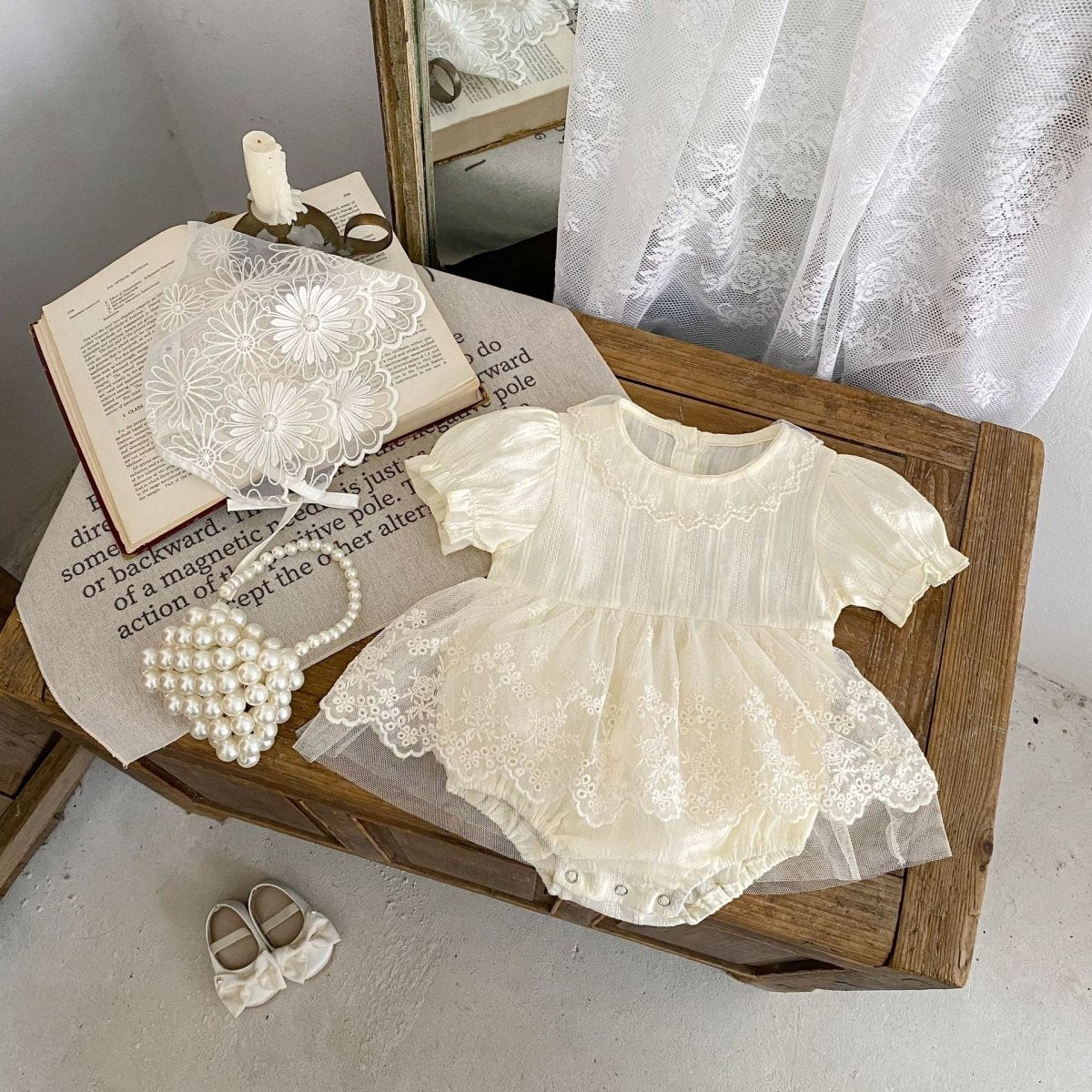 Romper Vestido Ivory Encaje Bordado – Manga Corta | Vestido de Encaje | Ropa de bebé y niña | El Closet de Emma Imagen principal del producto