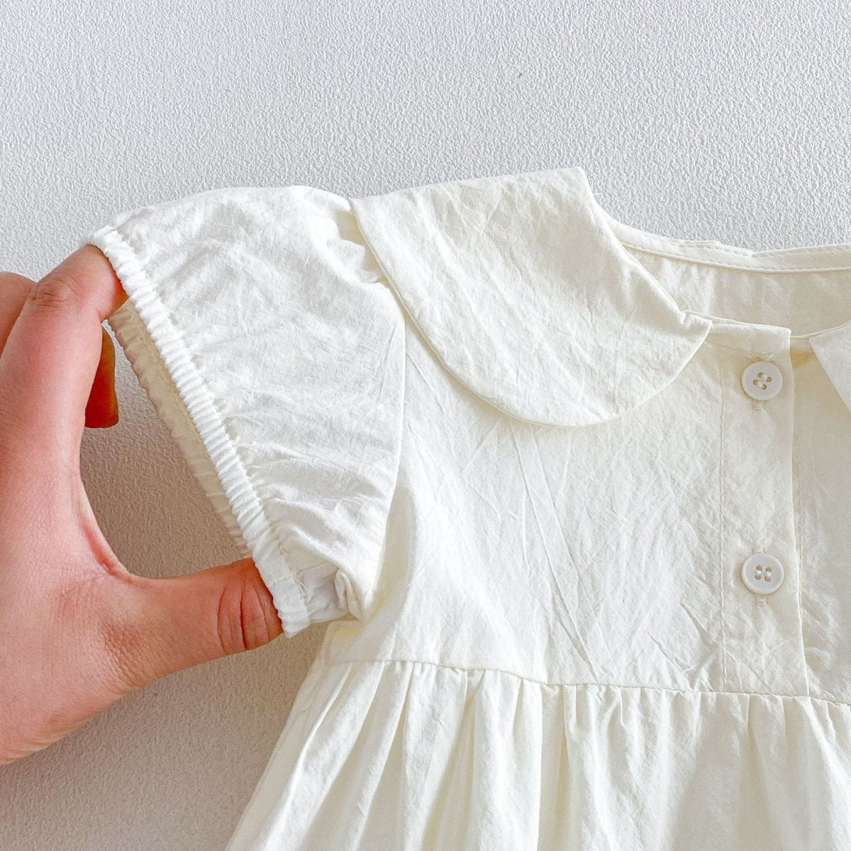 Mameluco Vestido Celeste con Cuello Bicolor y Gorro a Juego para Bebé Niña | El Closet de Emma | Vestido de Encaje | Ropa de bebé y niña | El Closet de Emma