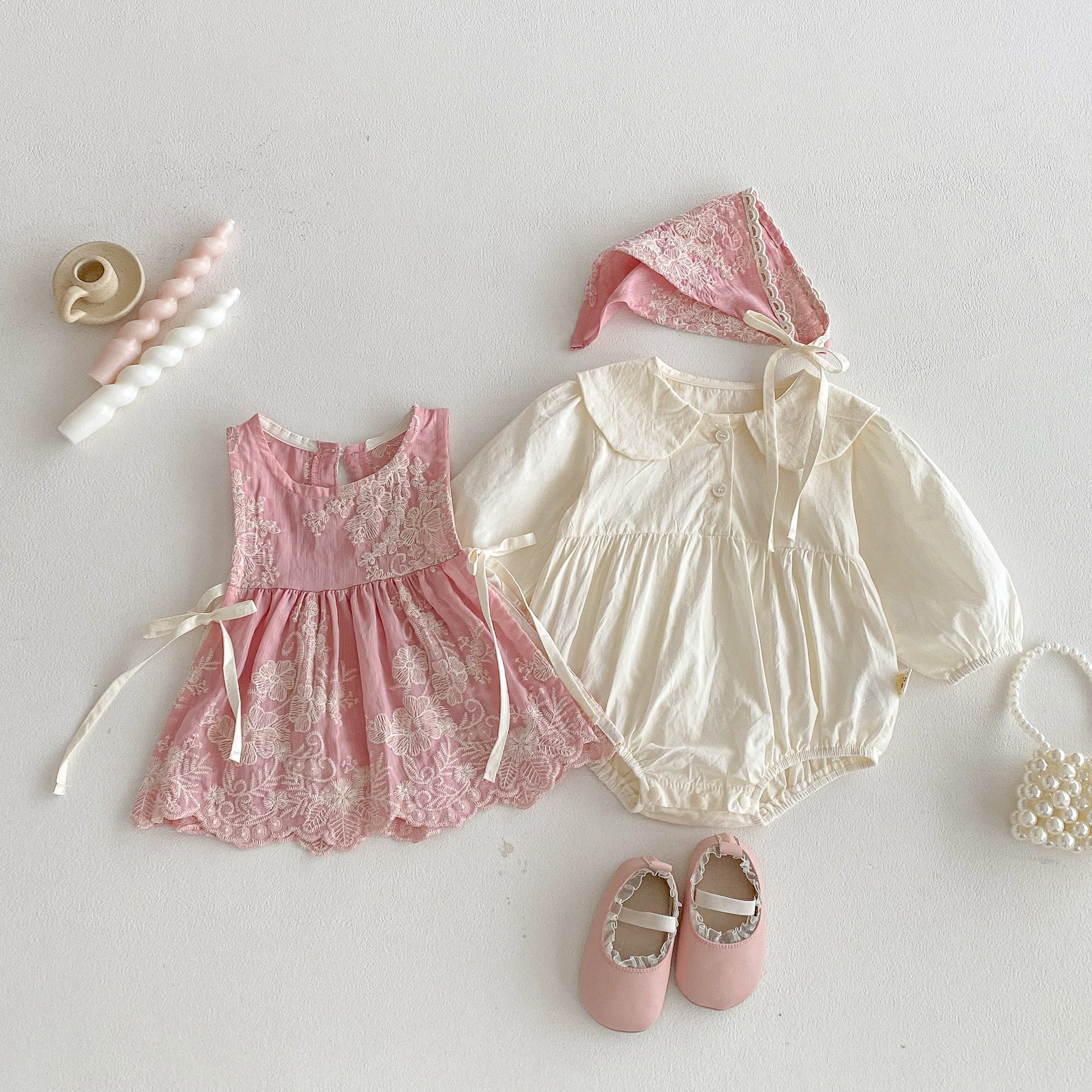 Conjunto Vintage Rosa Bordado + Capota – Edición Dulzura Clásica Imagen secundaria del producto