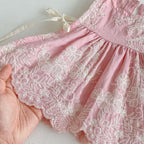 Conjunto Vintage Rosa Bordado + Capota – Edición Dulzura Clásica | Vestido de Encaje | Ropa de bebé y niña | El Closet de Emma