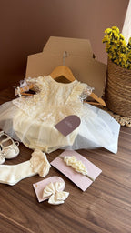 Outfit Vintage para Bebé Niña en Marfil | Vestido de Encaje con Tul, Zapatos, Medias, Tiara y Vincha de Flores | | Ropa de bebé y niña | El Closet de Emma
