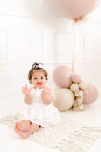 Vestido Ángel Encantado – Encaje con Plumitas