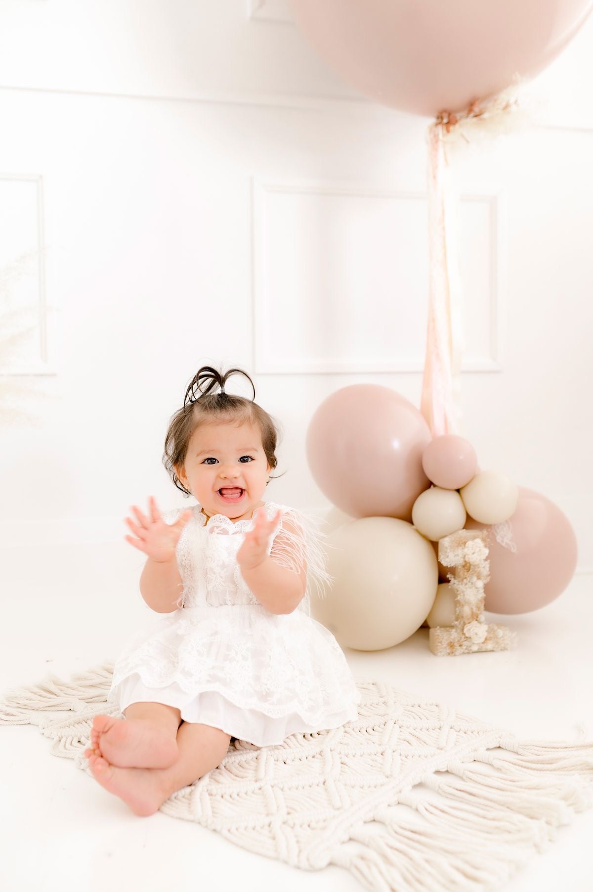 Vestido Ángel Encantado – Encaje con Plumitas