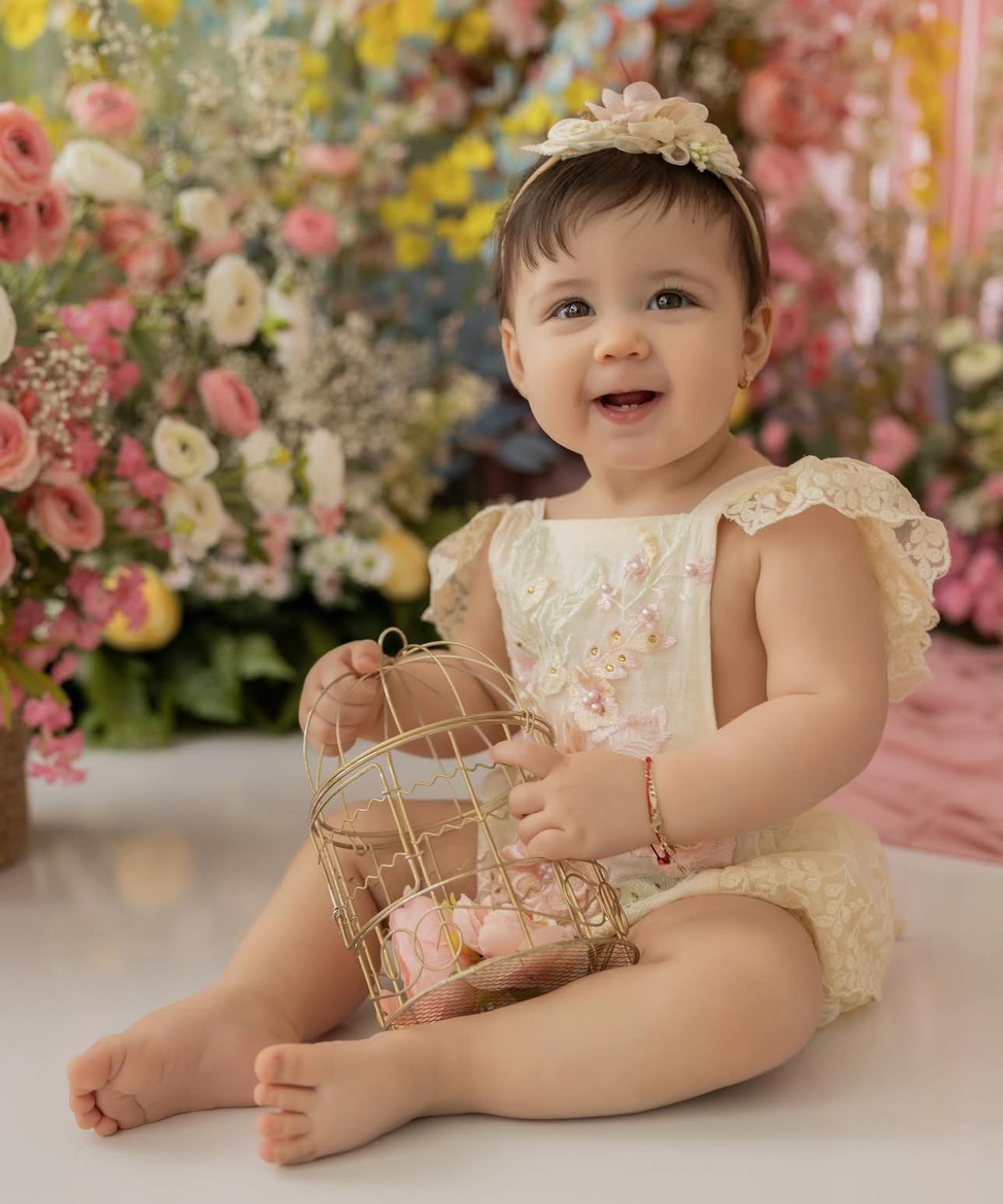 Enterizo de Encaje con Flores Bordadas para Bebé – Modelo Garden Bloom