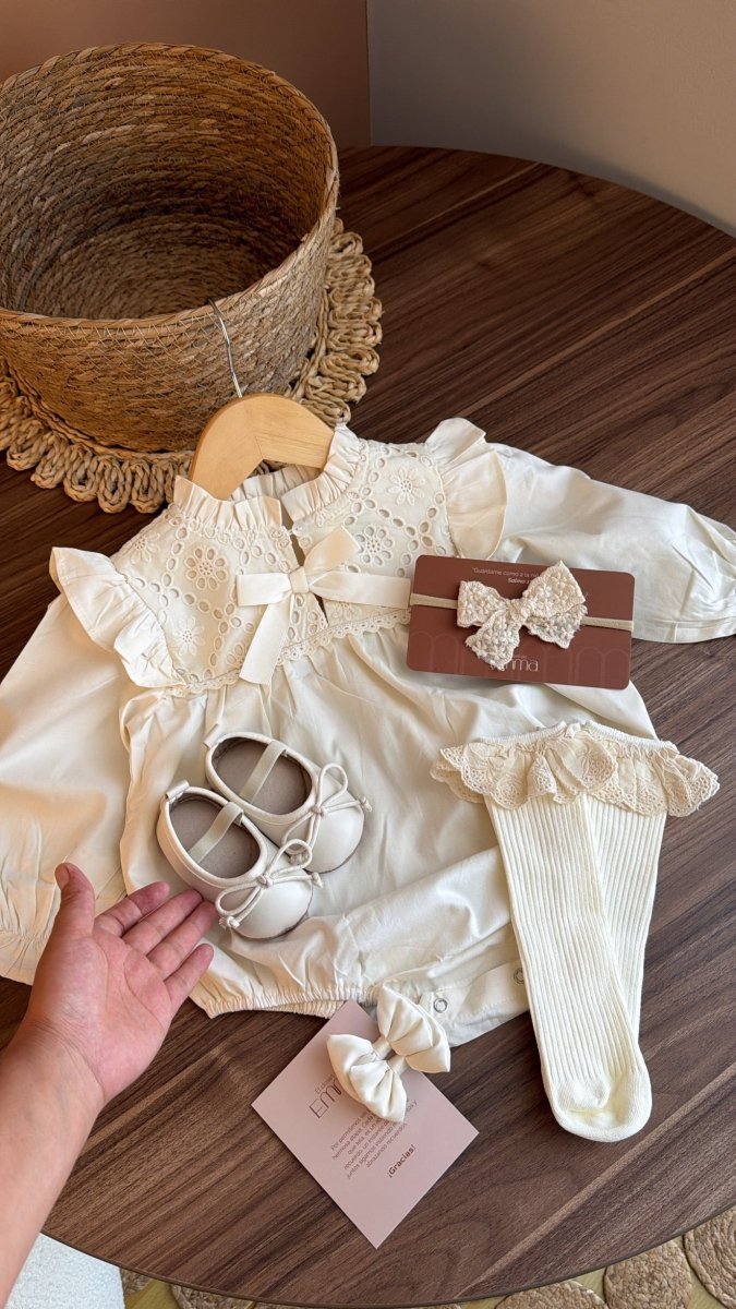 Outfit Vintage Marfil 🤍 Imagen principal del producto