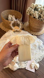 Outfit de Bautizo para Niña en Marfil con Encaje Floral, Zapatos y Tiara de Perlas | El Clóset de Emma | | Ropa de bebé y niña | El Closet de Emma