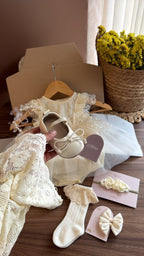 Outfit Vintage para Bebé Niña en Marfil | Vestido de Encaje con Tul, Zapatos, Medias, Tiara y Vincha de Flores | | Ropa de bebé y niña | El Closet de Emma