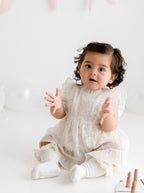 Romper Vestido Ivory Bordado Floral – Encanto Delicado