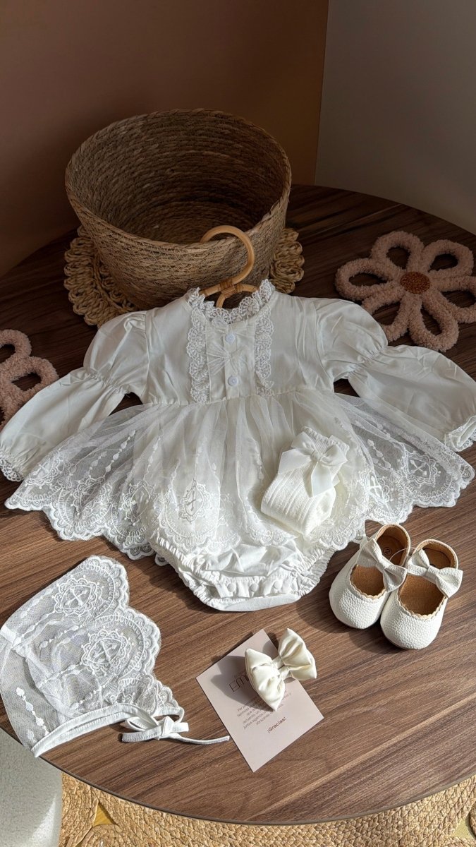 Outfit “vestido Blanca Ilusión” | | Ropa de bebé y niña | El Closet de Emma Imagen principal del producto