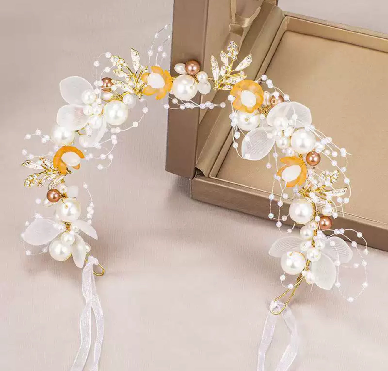 CORONA FLORAL DE PERLAS