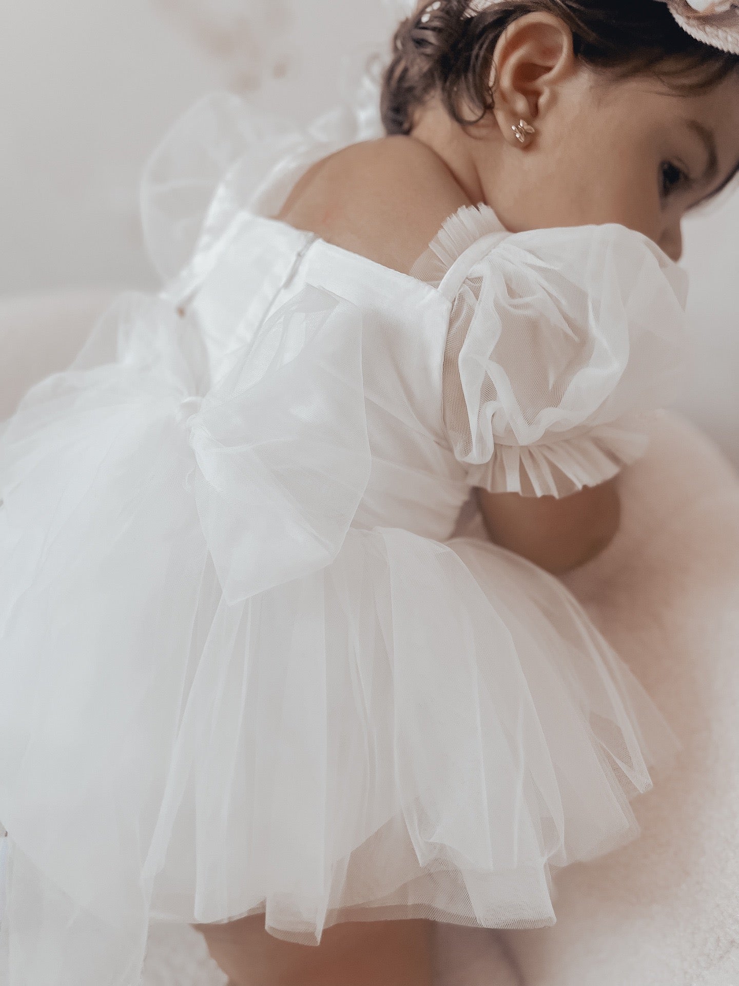 Vestido Blanco con Lazo – Modelo Bella Bow
