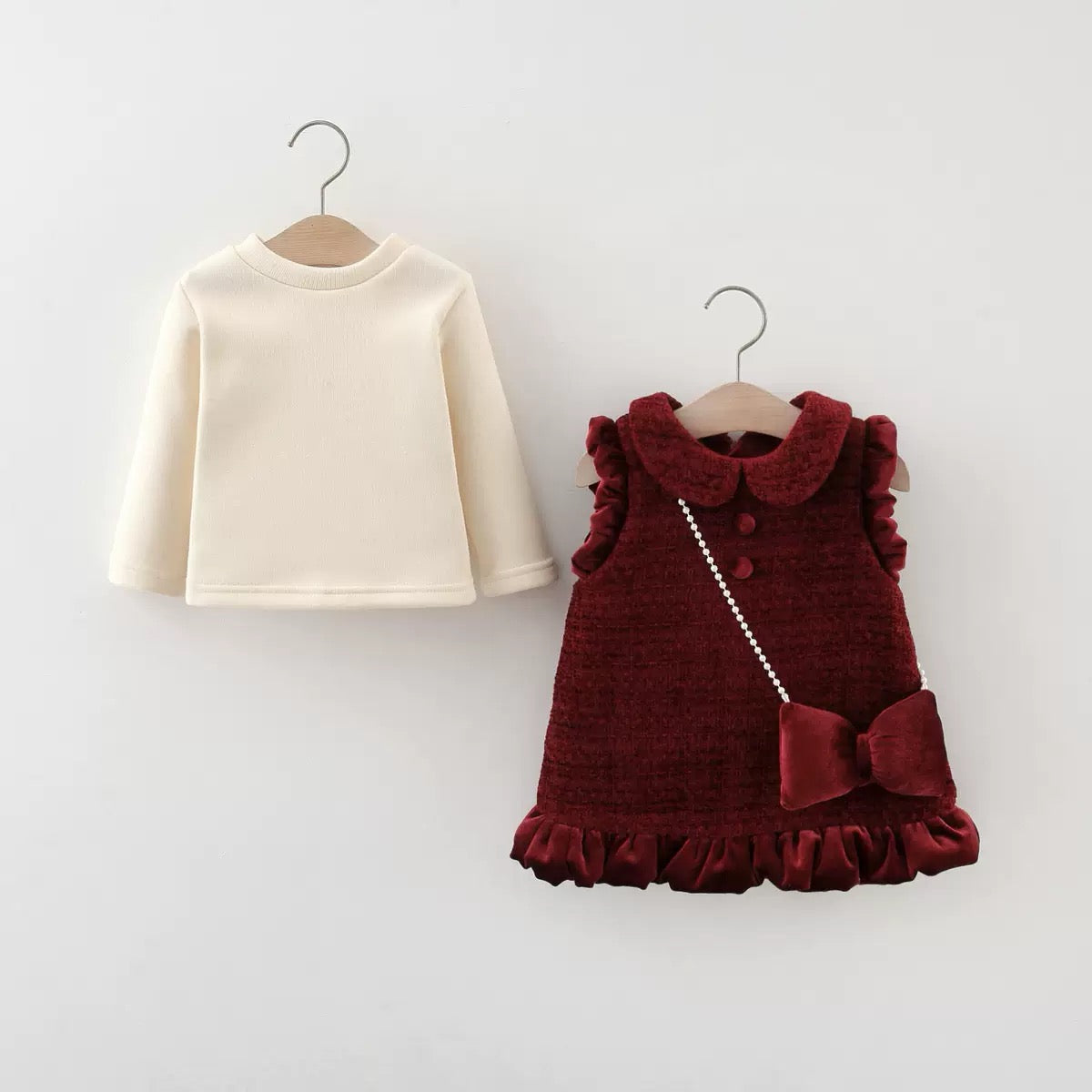 Vestido Burdeos con Volantes y Bolso de Lazo – Estilo Clásico para Niña