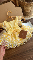 Vestido Amarillo con Tul de Margaritas y Lazo Frontal | Vestido de Encaje | Ropa de bebé y niña | El Closet de Emma