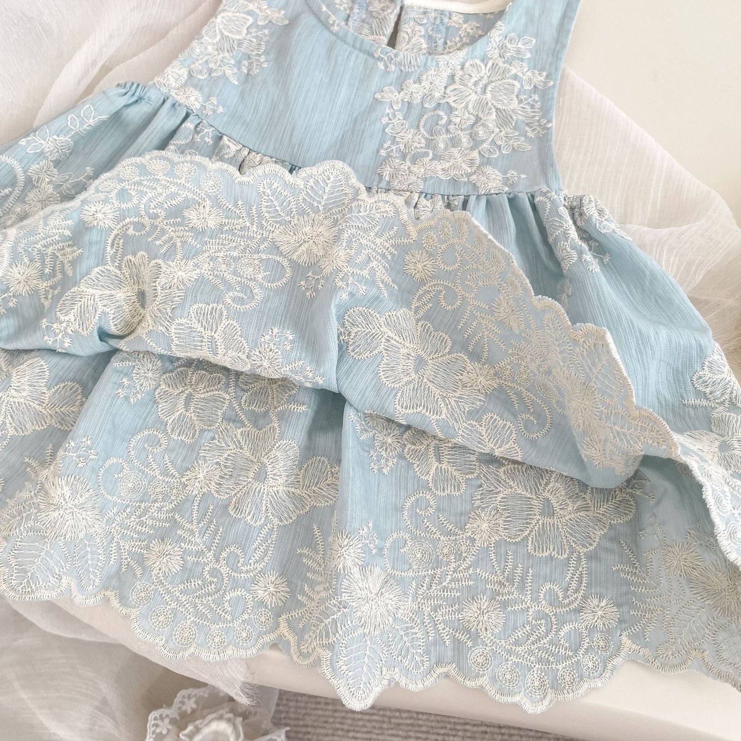 Vestido de encaje vintage celeste