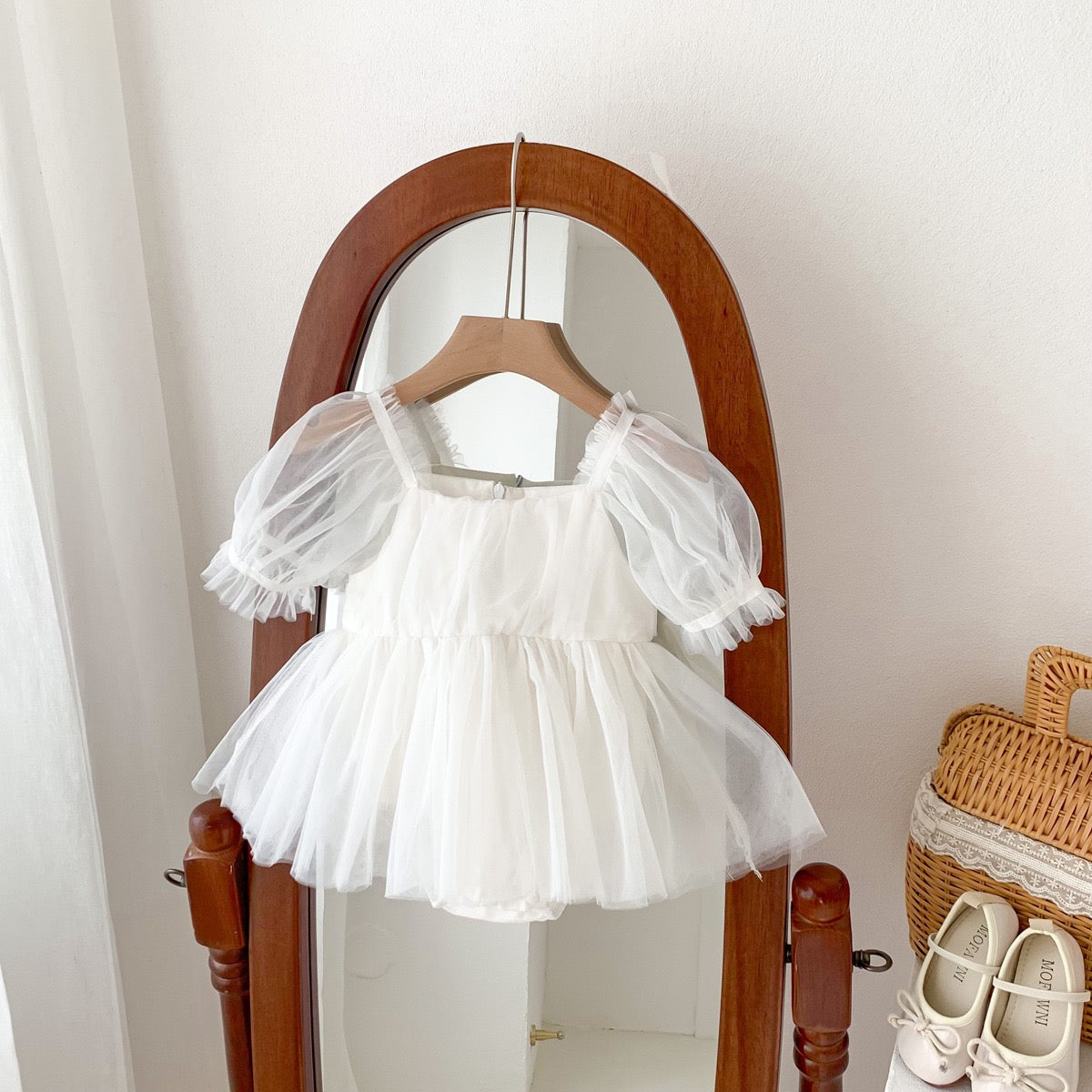 Vestido Blanco con Lazo – Modelo Bella Bow