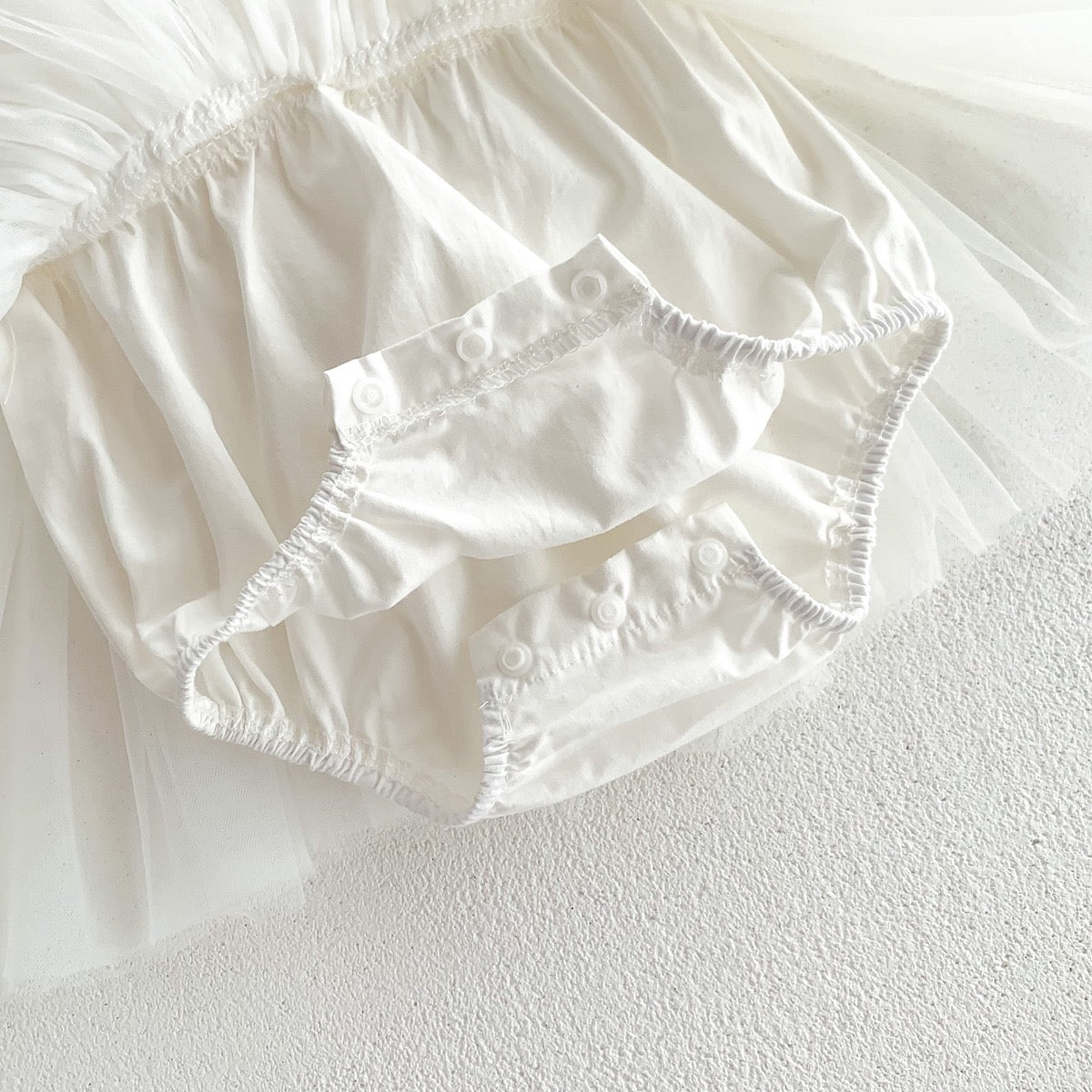 Vestido Blanco con Lazo – Modelo Bella Bow