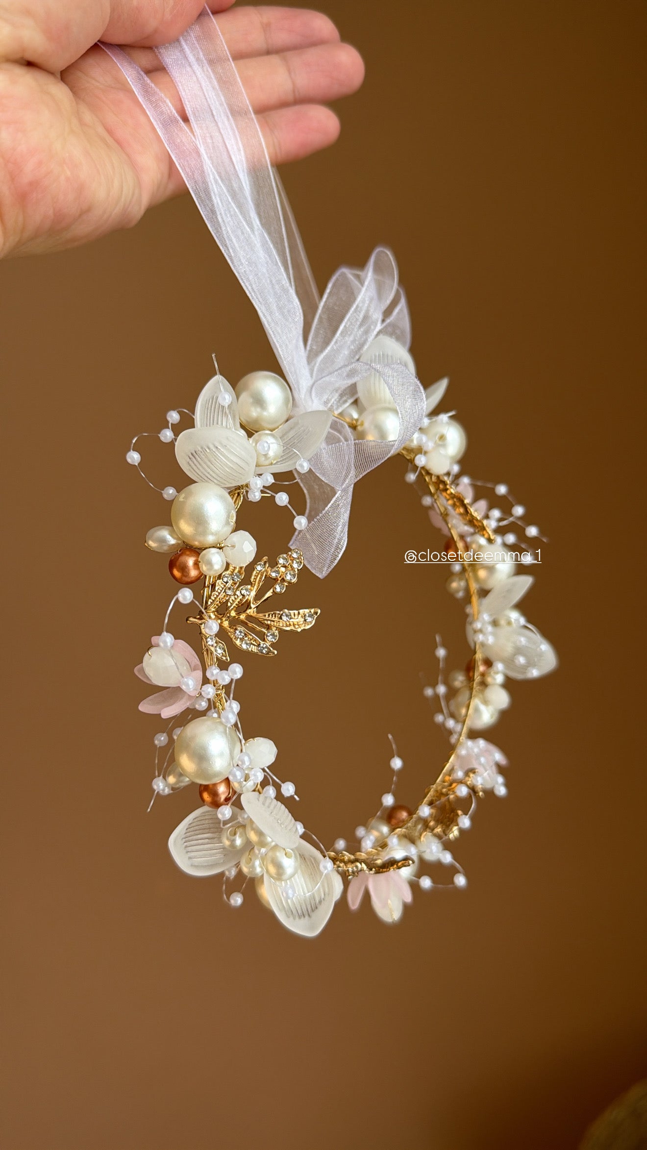 Tiara de perlas color rosa bebé 🩷