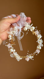 Tiara de perlas color rosa bebé 🩷