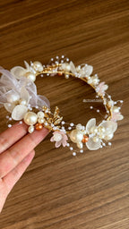 Tiara de perlas color rosa bebé 🩷