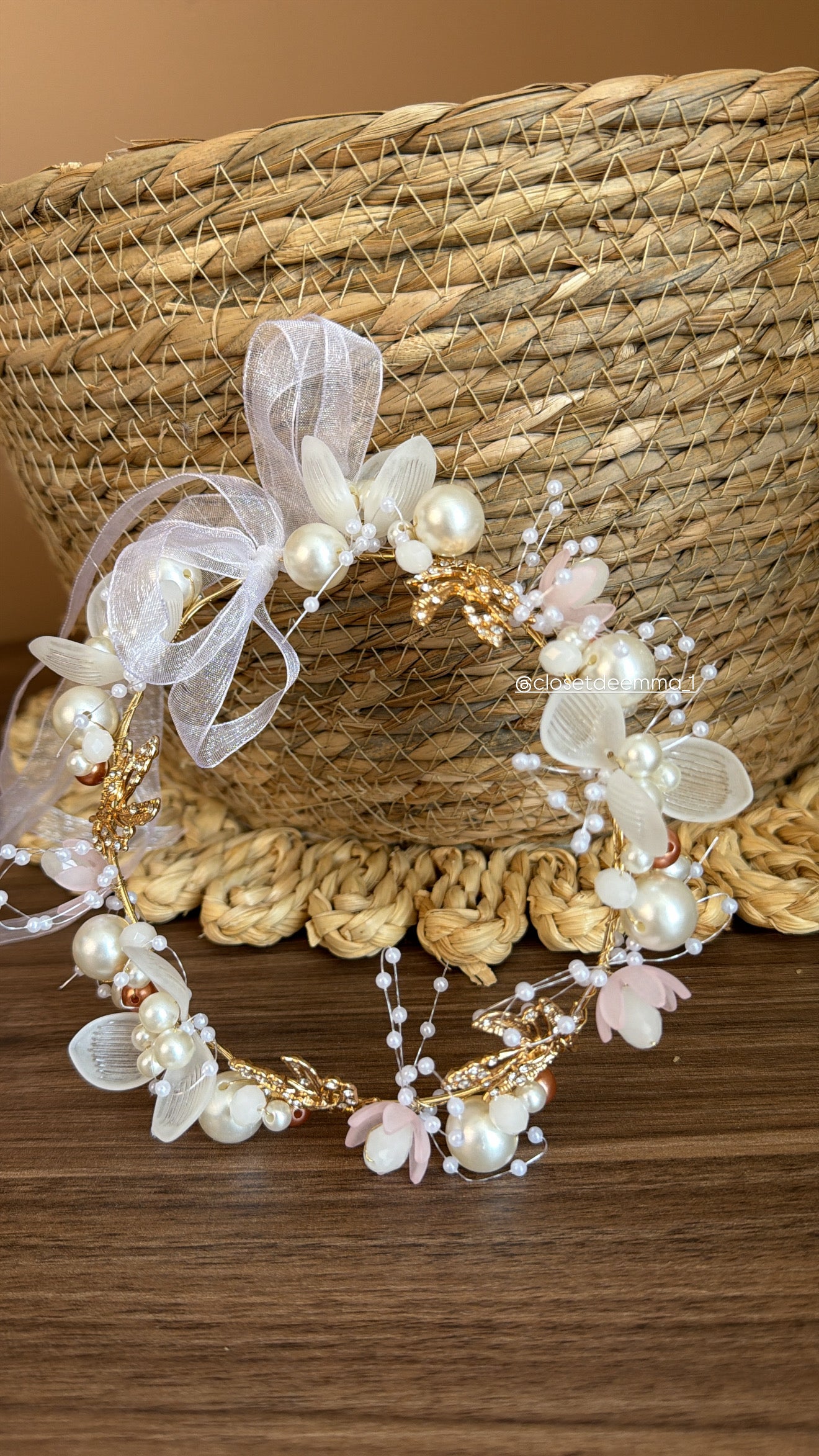 Tiara de perlas color rosa bebé 🩷 Imagen secundaria del producto