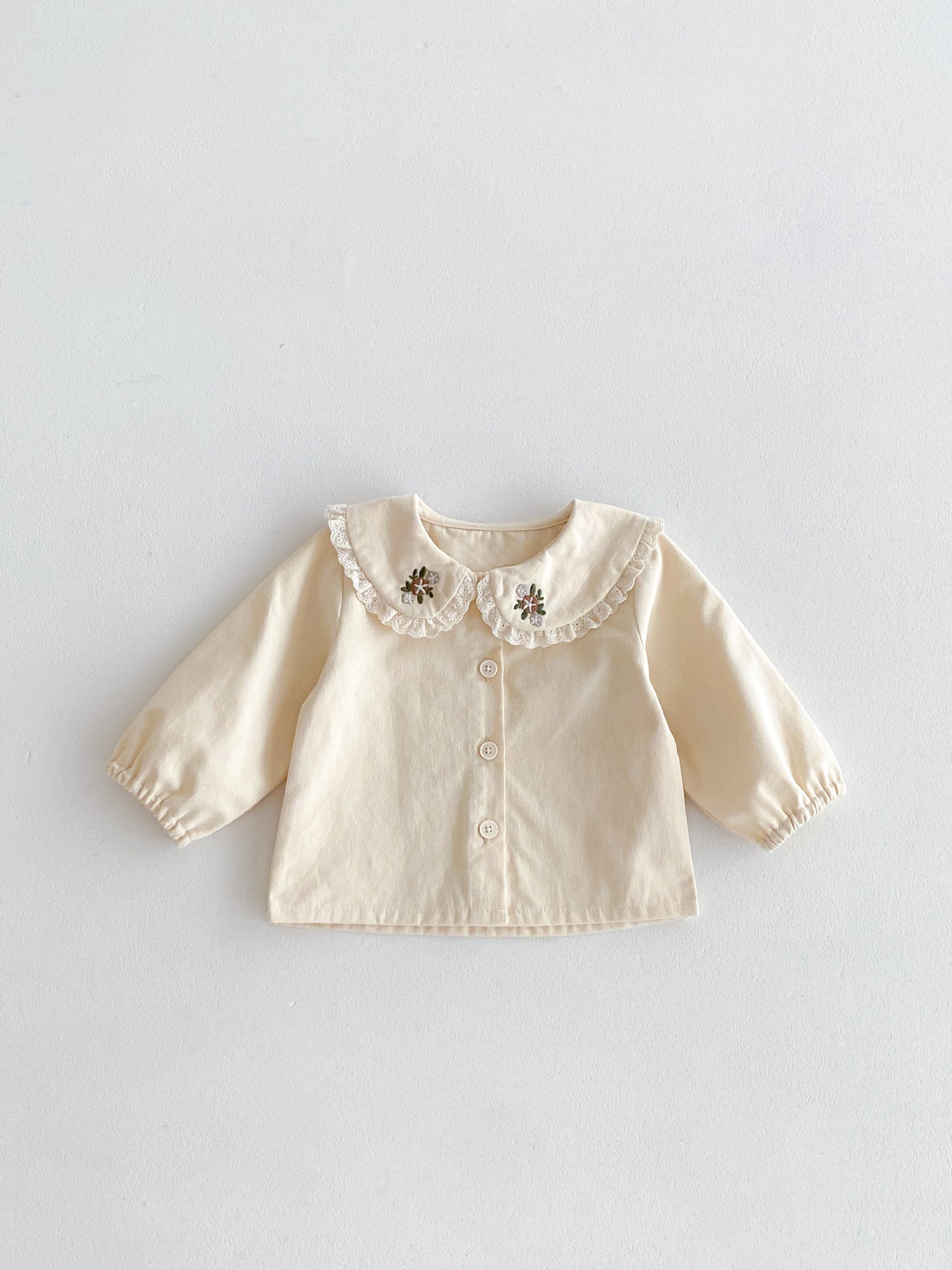 Vestido Beige con Bordado Floral Vintage