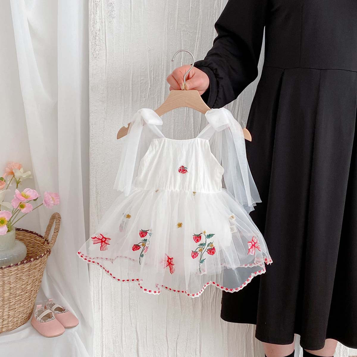 Vestido “Dulce Fresa Encantada” Imagen principal del producto