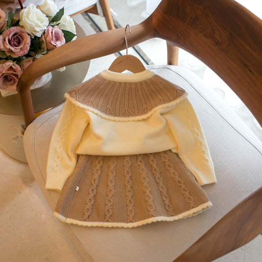 Conjunto Tejido Beige & Crema con Detalles Florales – Colección Otoño Encantado