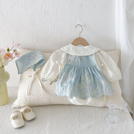 Vestido Celeste con Encaje Blanco y Gorro a Juego