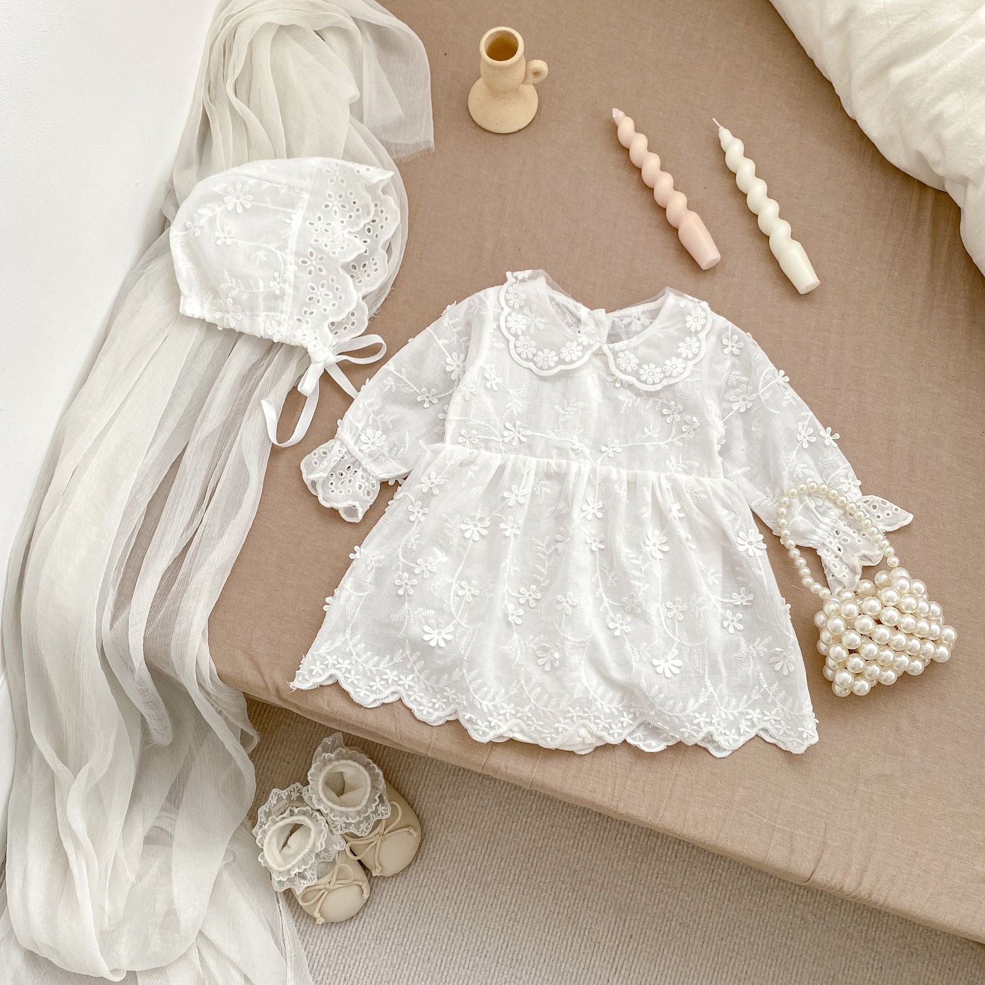 Vestido de encaje - con gorro Imagen secundaria del producto