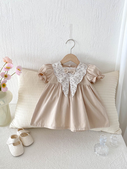 Vestido beige con cuello floral